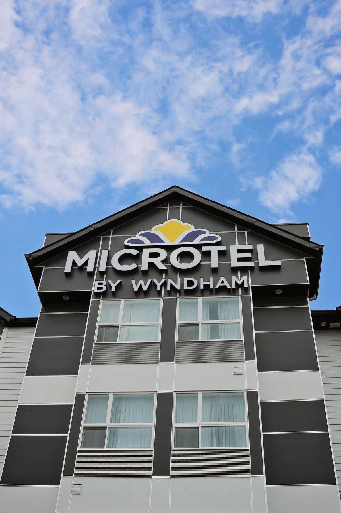 Microtel Inn & Suites By Wyndham Уайткорт Экстерьер фото